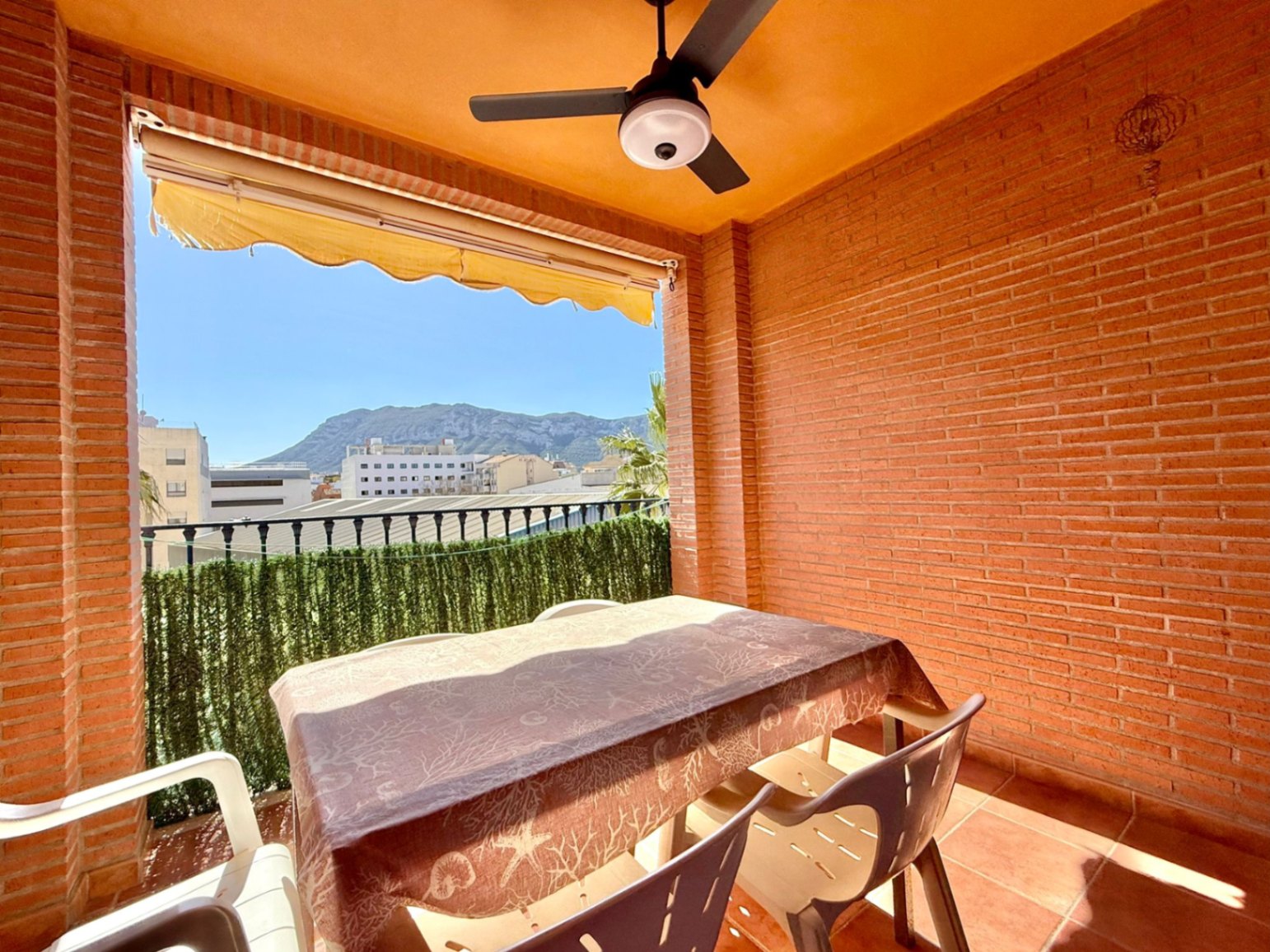 Wohnung in Denia mit drei Schlafzimmern in der Miguel Hernandez Zone