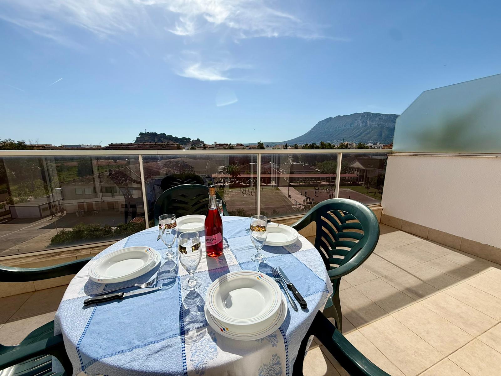Ático exclusivo en Dénia, junto a la playa y a un paso del centro
