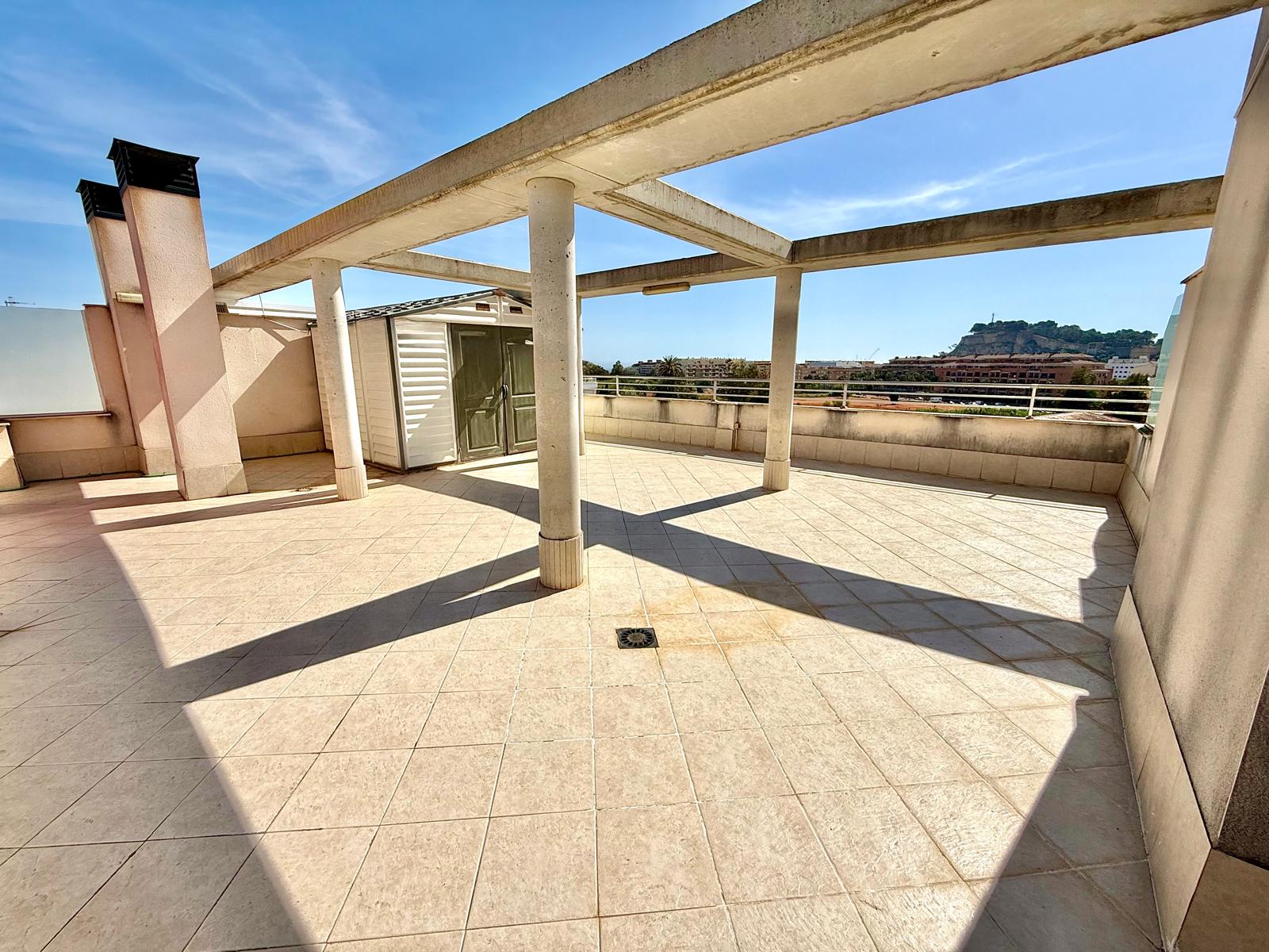 Ático exclusivo en Dénia, junto a la playa y a un paso del centro