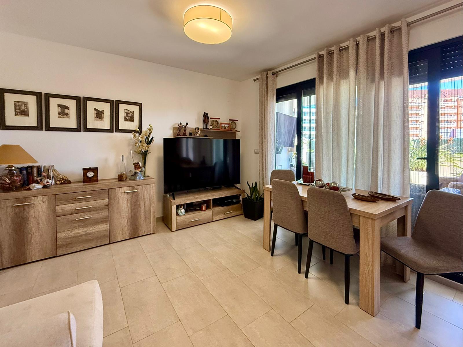 Ground floor in Denia with a large terrace in the area of the yacht club.