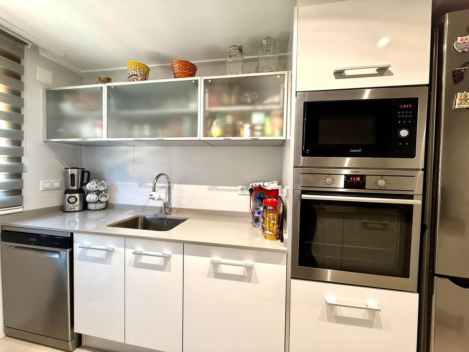 Ground floor in Denia with a large terrace in the area of the yacht club.