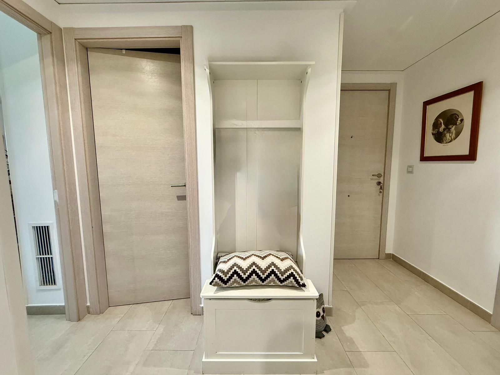 Ground floor in Denia with a large terrace in the area of the yacht club.