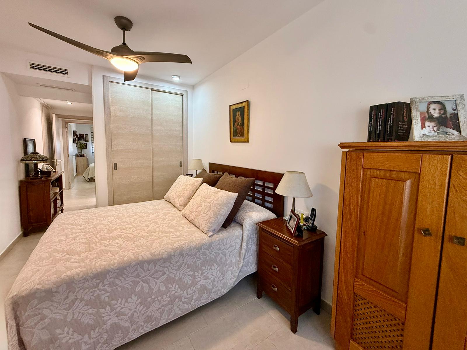Ground floor in Denia with a large terrace in the area of the yacht club.