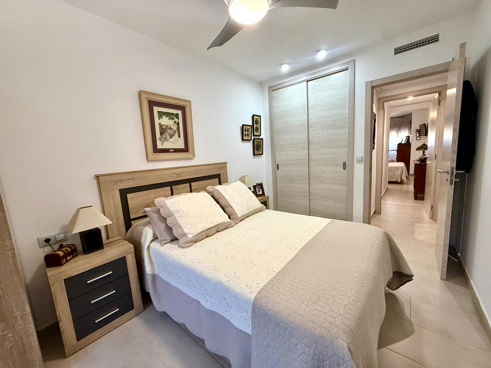 Ground floor in Denia with a large terrace in the area of the yacht club.