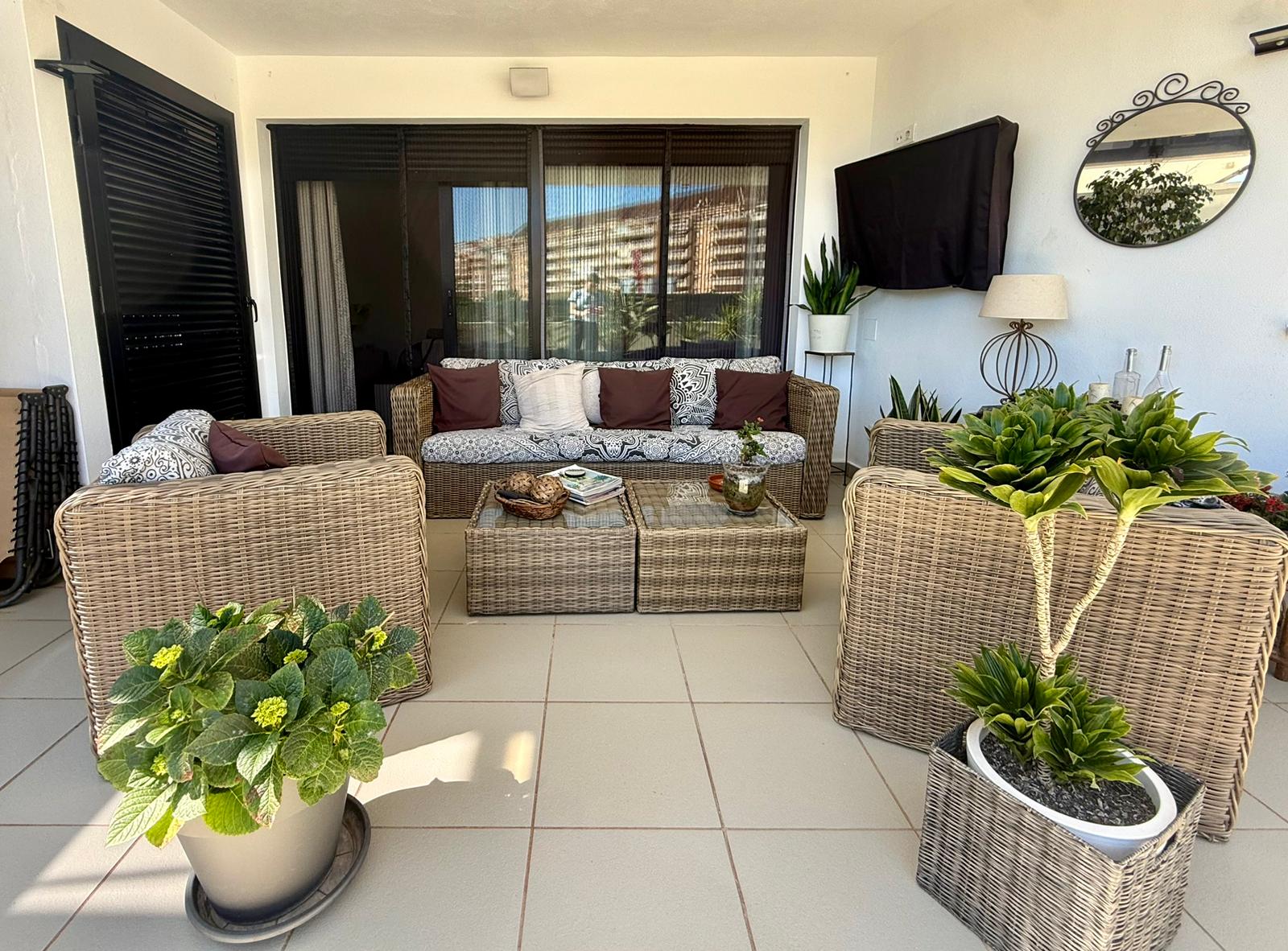 Ground floor in Denia with a large terrace in the area of the yacht club.
