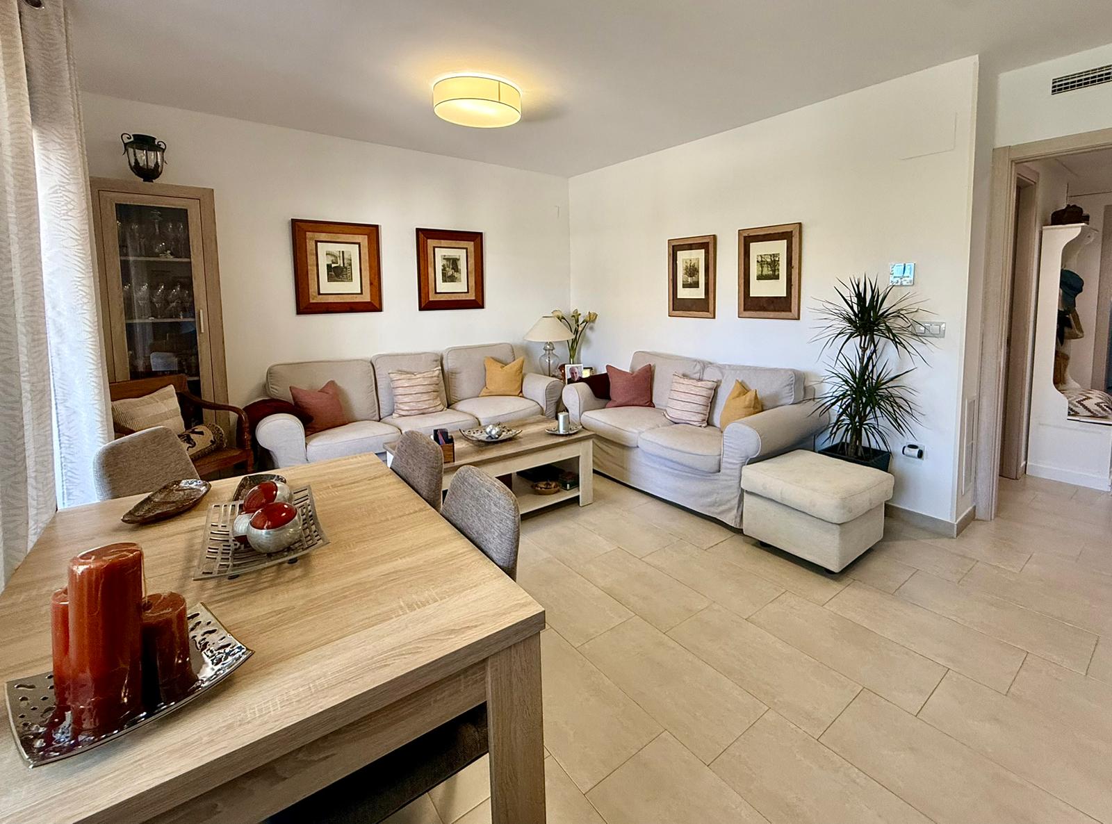 Ground floor in Denia with a large terrace in the area of the yacht club.
