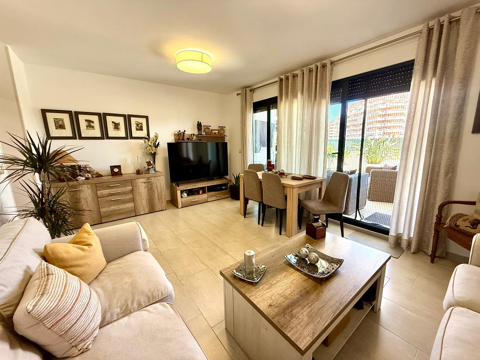 Ground floor in Denia with a large terrace in the area of the yacht club.