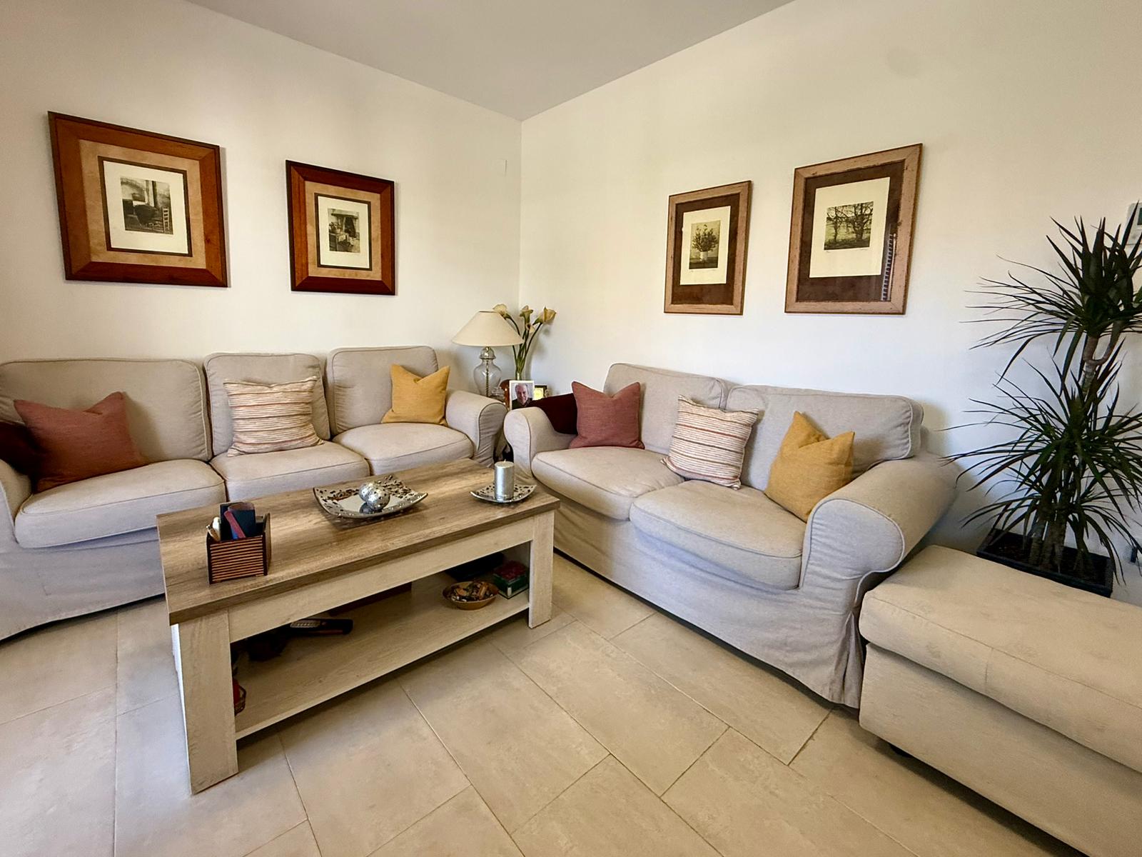 Ground floor in Denia with a large terrace in the area of the yacht club.
