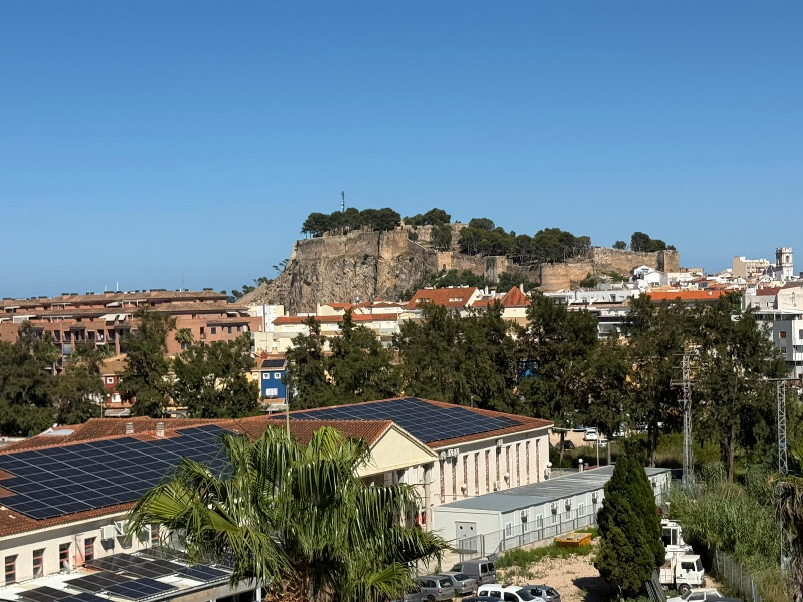 Penthouse avec des vues incroyables près de la mer et du centre de Denia.