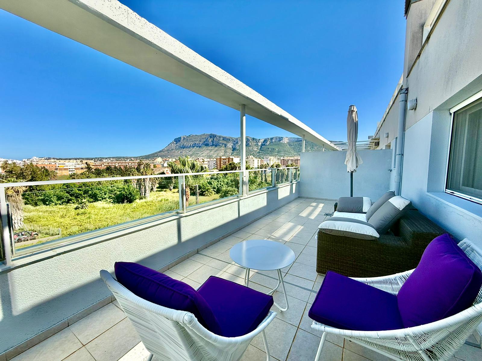 Penthouse avec des vues incroyables près de la mer et du centre de Denia.