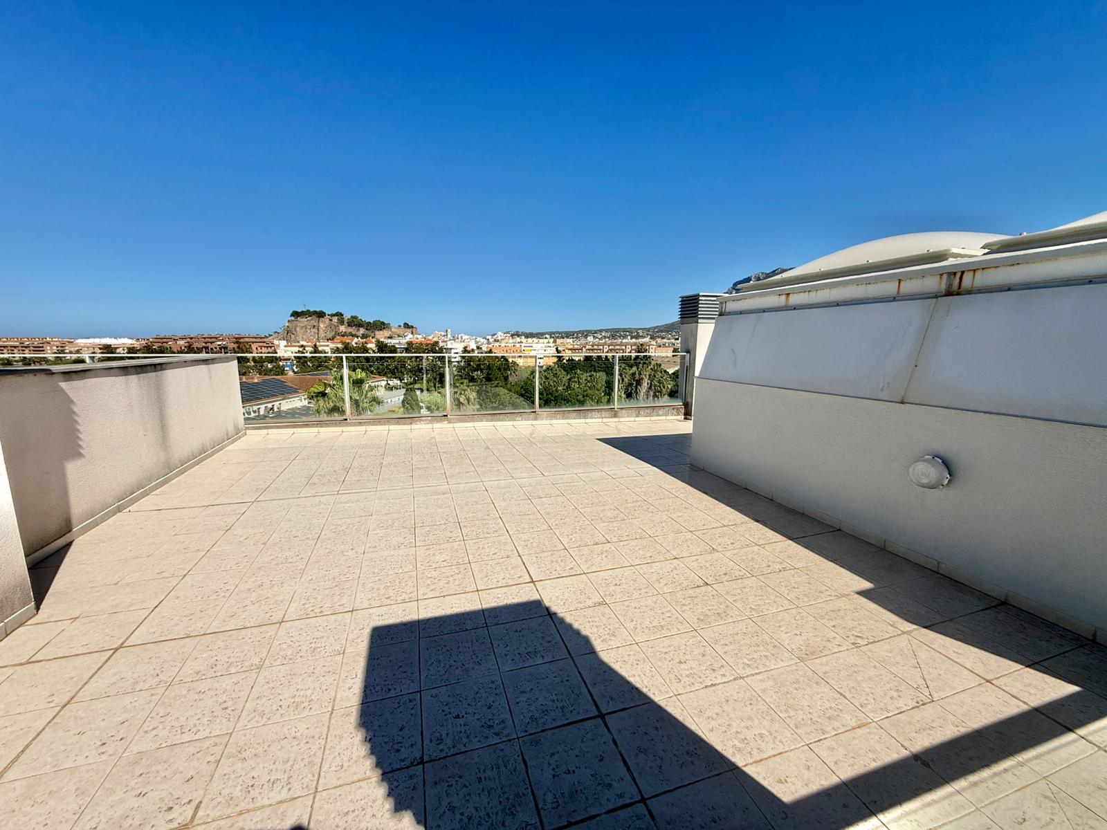 Penthouse avec des vues incroyables près de la mer et du centre de Denia.