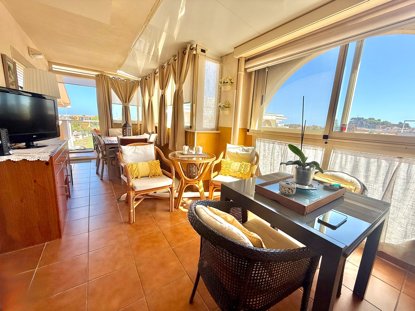 atmanla - Attique avec grande terrasse à Denia dans une urbanisation avec piscine.