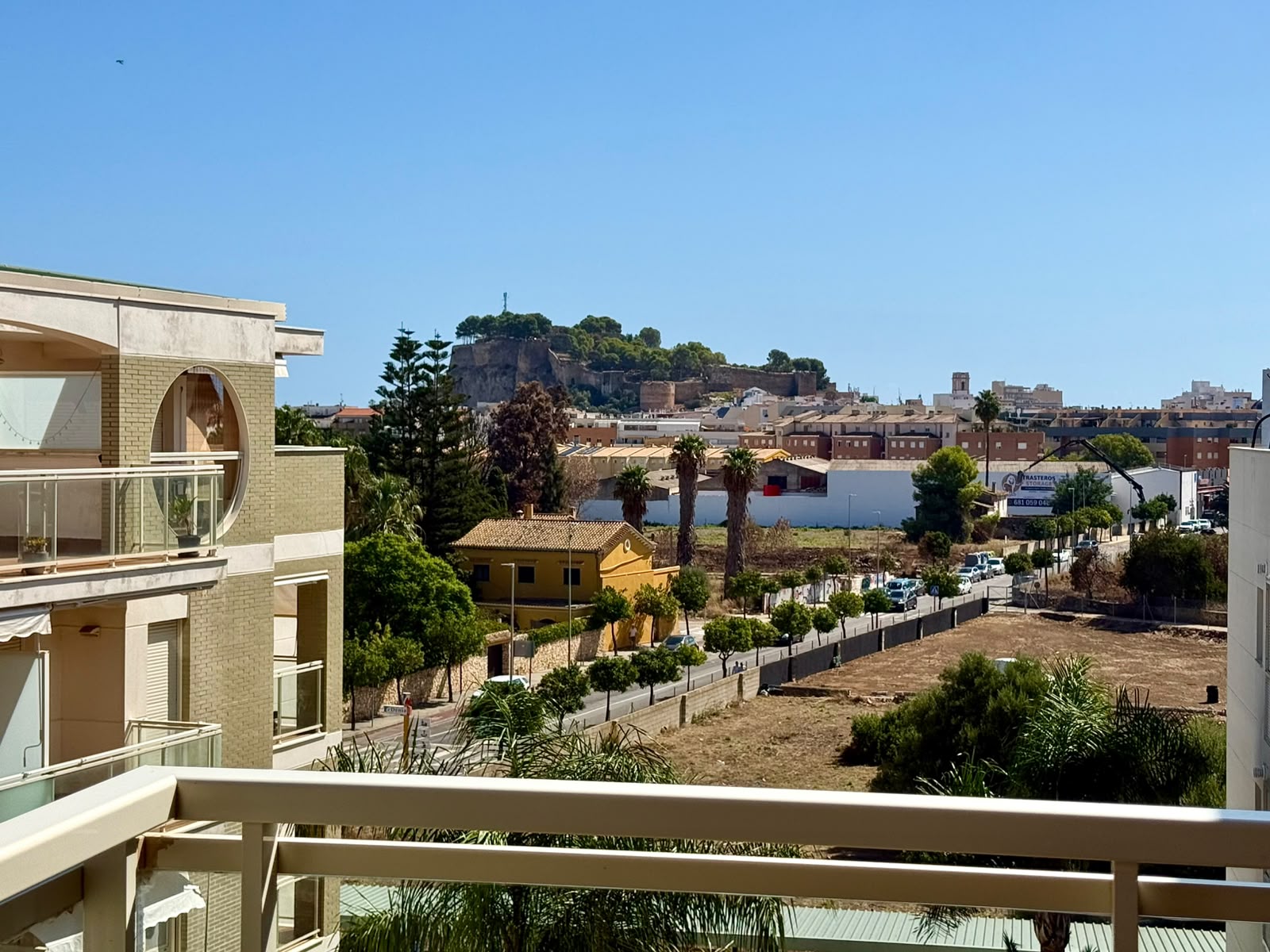 atmanla - Attique avec grande terrasse à Denia dans une urbanisation avec piscine.
