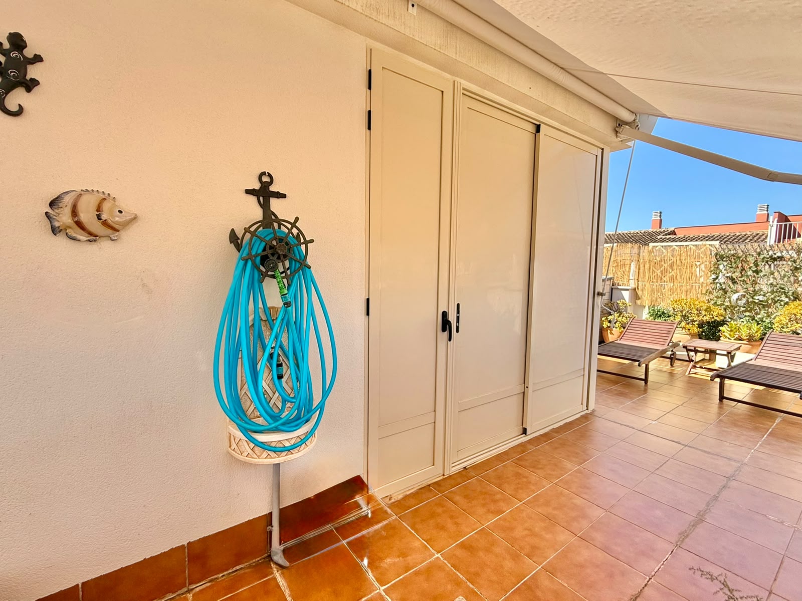 atmanla - Attique avec grande terrasse à Denia dans une urbanisation avec piscine.