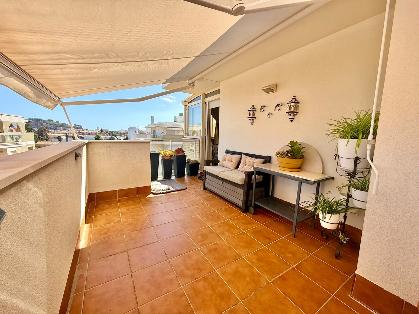 atmanla - Attique avec grande terrasse à Denia dans une urbanisation avec piscine.