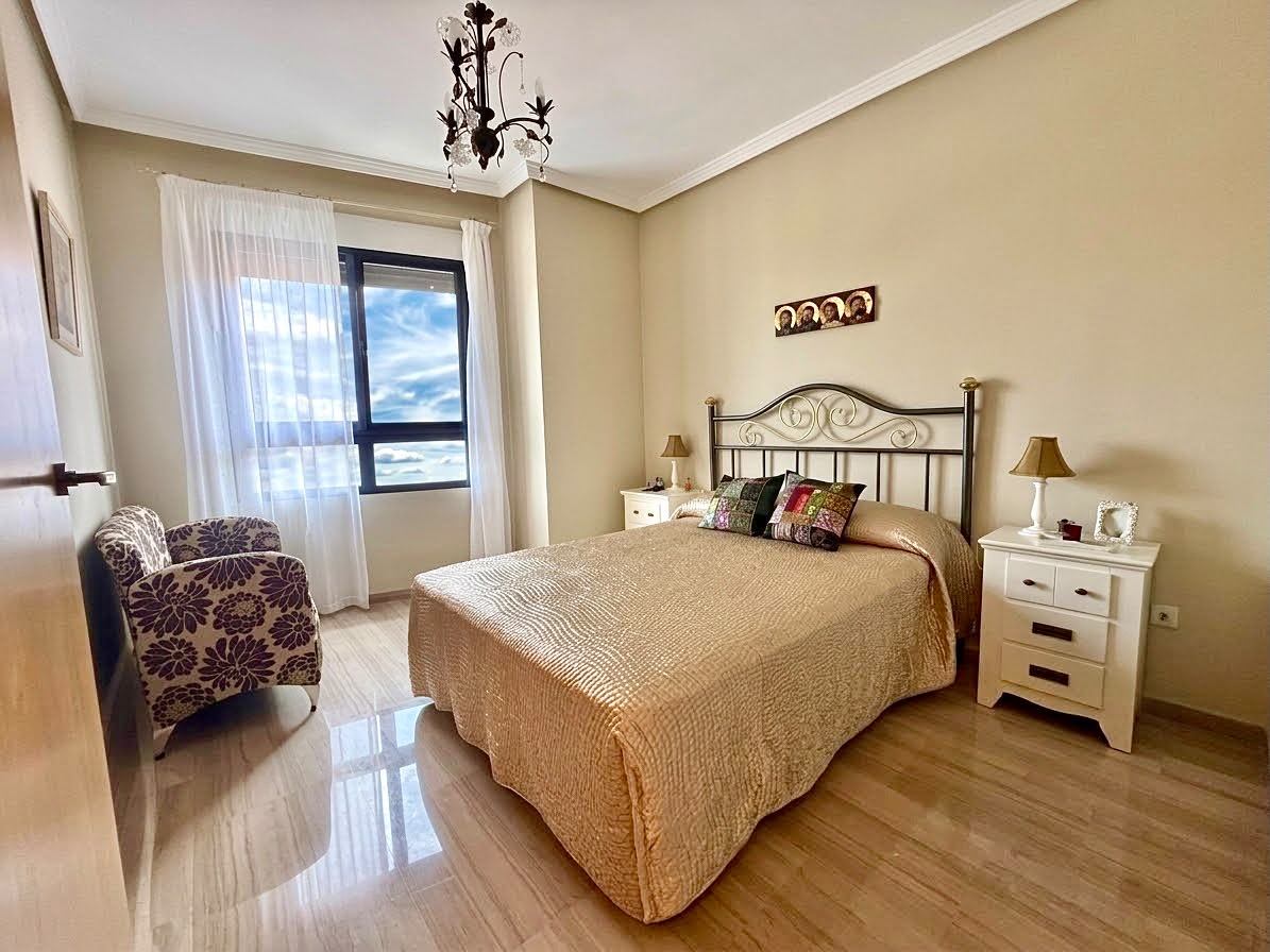 Exclusive apartment in the Miguel Hernández area, Dénia.