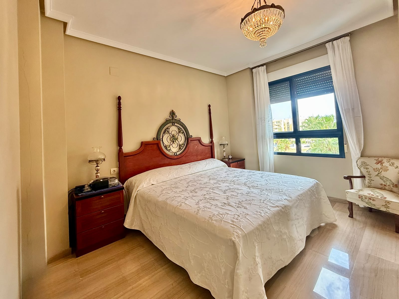 Exclusive apartment in the Miguel Hernández area, Dénia.