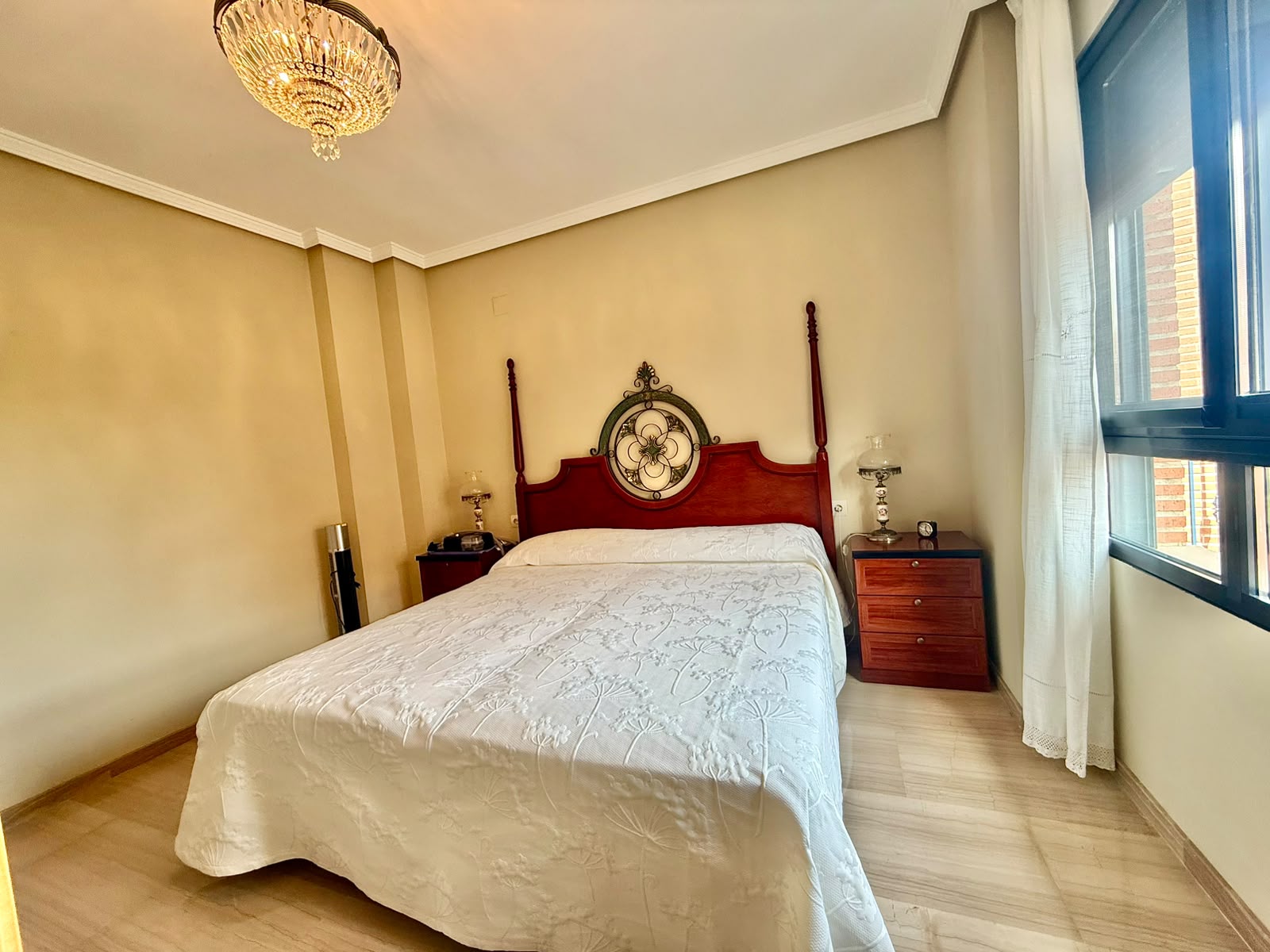 Exclusive apartment in the Miguel Hernández area, Dénia.