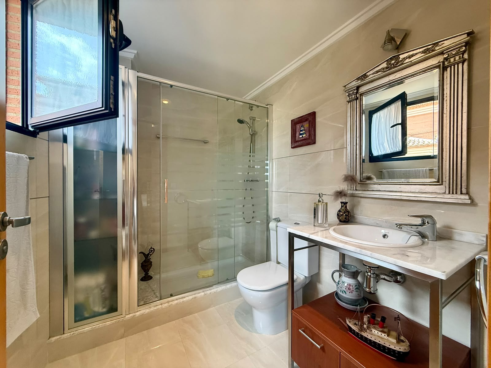 Exclusive apartment in the Miguel Hernández area, Dénia.