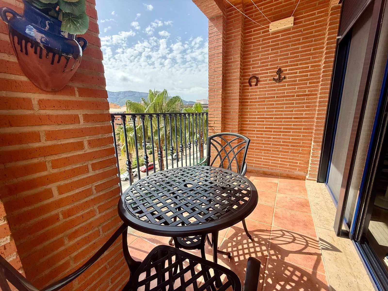 Exclusive apartment in the Miguel Hernández area, Dénia.