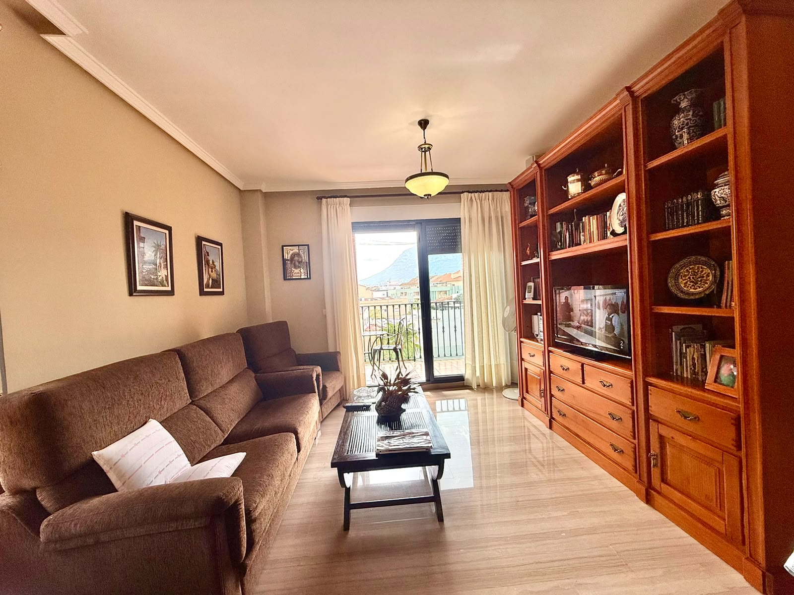 Exclusive apartment in the Miguel Hernández area, Dénia.