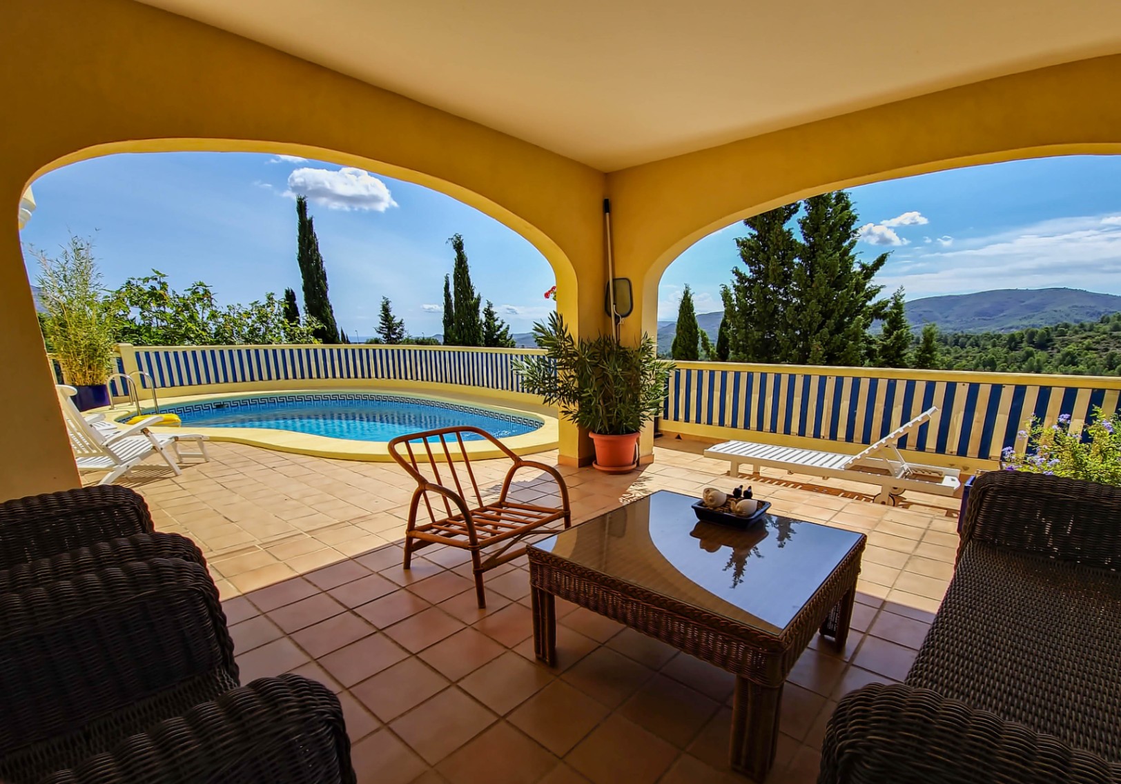 Villa with sea and mountain views in Pedreguer
